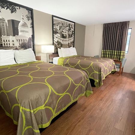 Отель Super 8 By Wyndham Eureka/Six Flags Nearby Экстерьер фото