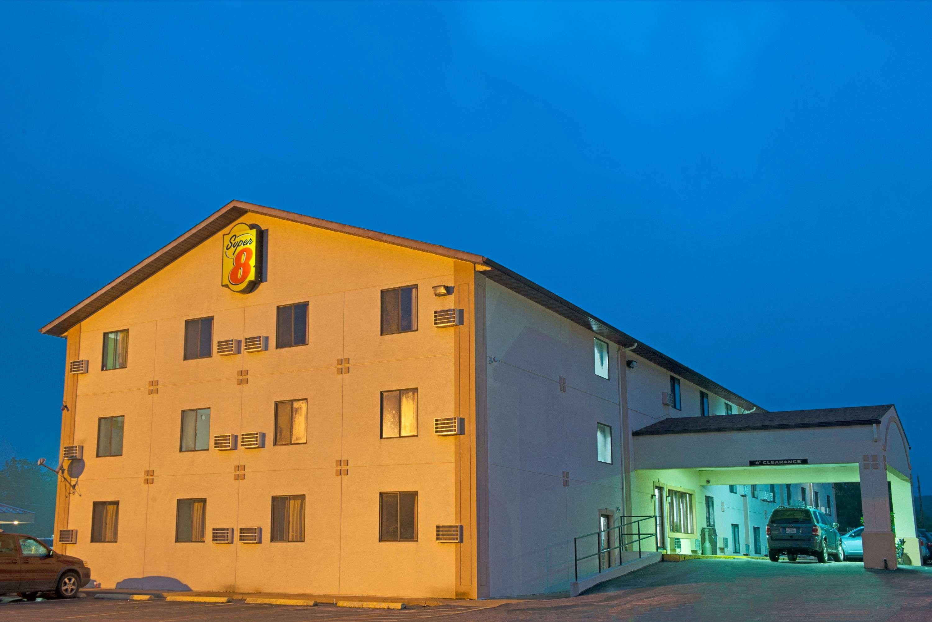 Отель Super 8 By Wyndham Eureka/Six Flags Nearby Экстерьер фото