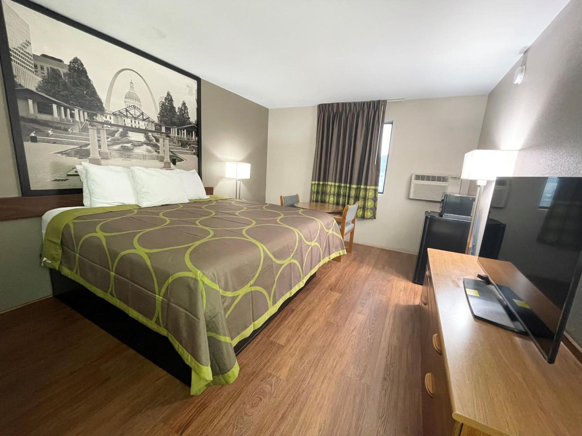 Отель Super 8 By Wyndham Eureka/Six Flags Nearby Экстерьер фото